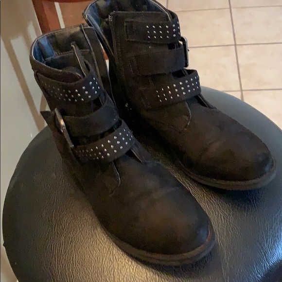 Boot - Picture 2 of 2